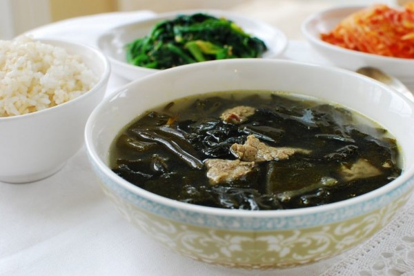 ilustrasi sup rumput laut (koreanbapsang.com)