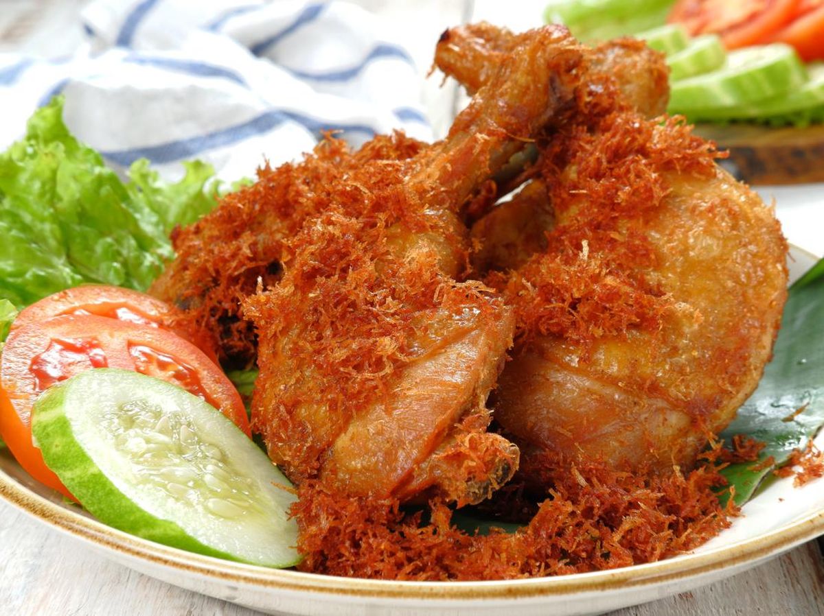 9 Resep Ayam Serundeng, Nikmatnya Dimakan Pakai Nasi Hangat!